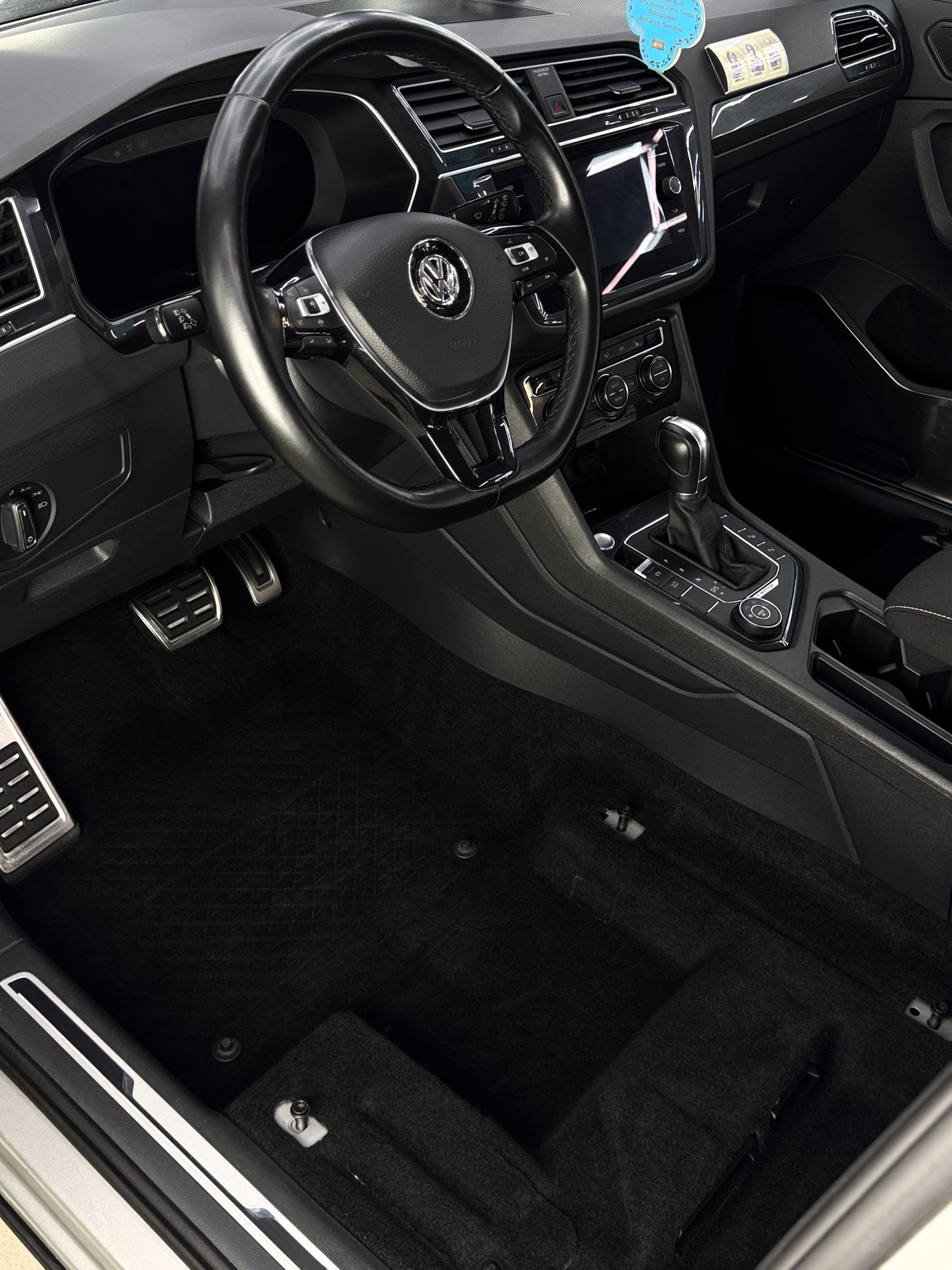 Салон Volkswagen Tiguan после глубокой химчистки