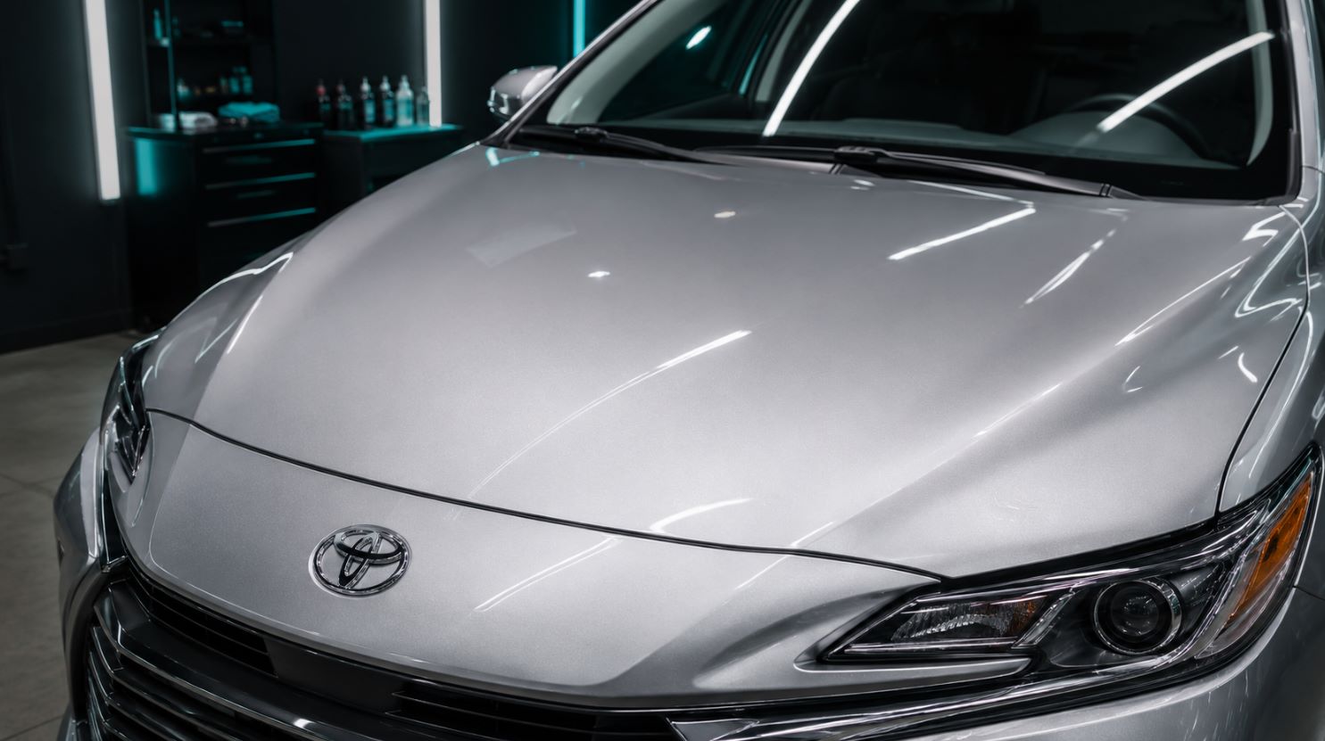 Ремонт сколов краски на капоте Toyota